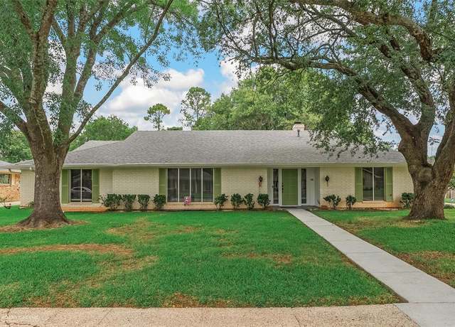 Property at 2305 Ashdown Dr, Bossier City, LA 71111, 3 beds, 2.5 baths