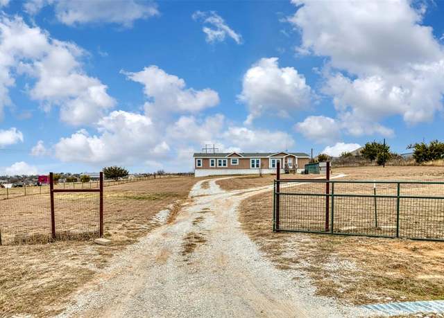 Property at 174 Denton Heights Ln, Weatherford, TX 76085, 4 beds, 3 baths