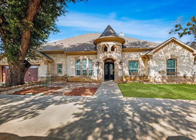 Property at 7101 Bridges Ave, Richland Hills, TX 76118, 4 beds, 4.5 baths