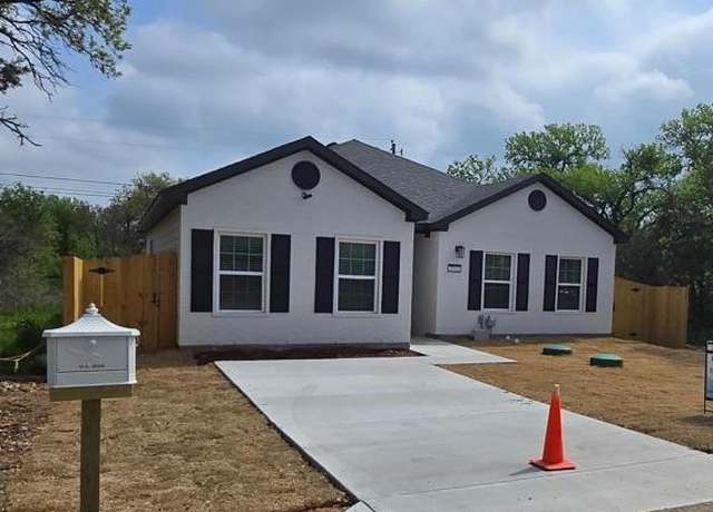 Property at 3513 Tomahawk Dr, Granbury, TX 76048, 3 beds, 2 baths