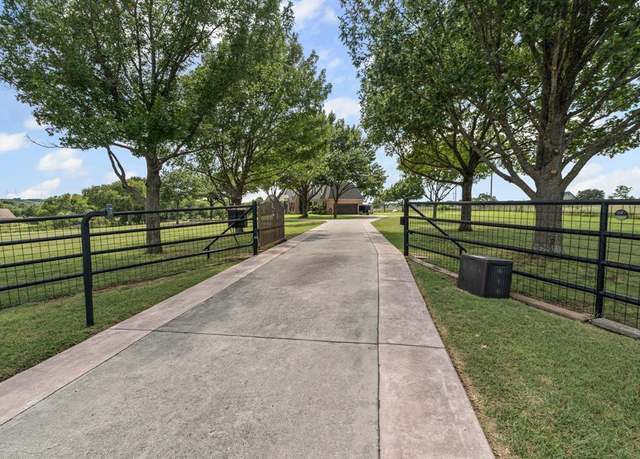 Property at 1428 Goforth Rd, Fort Worth, TX 76126, 4 beds, 3.5 baths