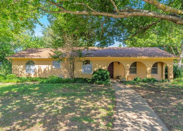 Property at 1921 Malone St, Denton, TX 76201, 4 beds, 2.5 baths