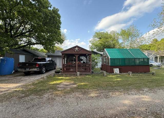 Property at 1706 Shawnee Rd, Waxahachie, TX 75165, 3 beds, 2 baths