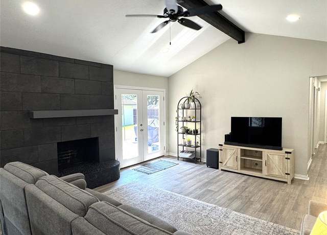 Property at 2013 Oxford Cir, Grand Prairie, TX 75051, 3 beds, 2.5 baths