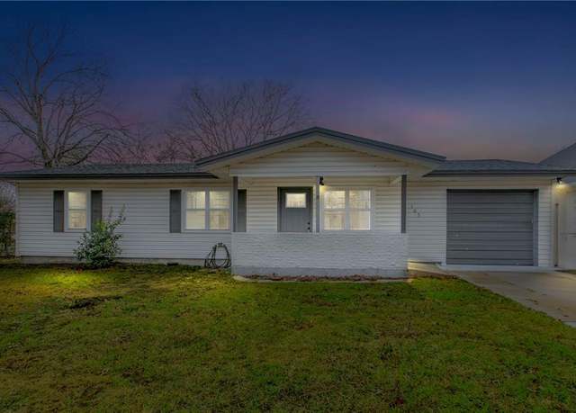 Property at 105 Alamo Dr, Mcgregor, TX 76657, 3 beds, 2 baths