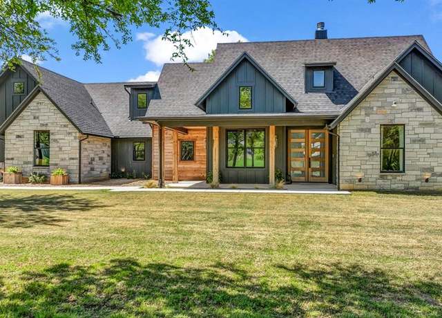 Property at 118 E Bay Dr, Bridgeport, TX 76426, 4 beds, 3.5 baths