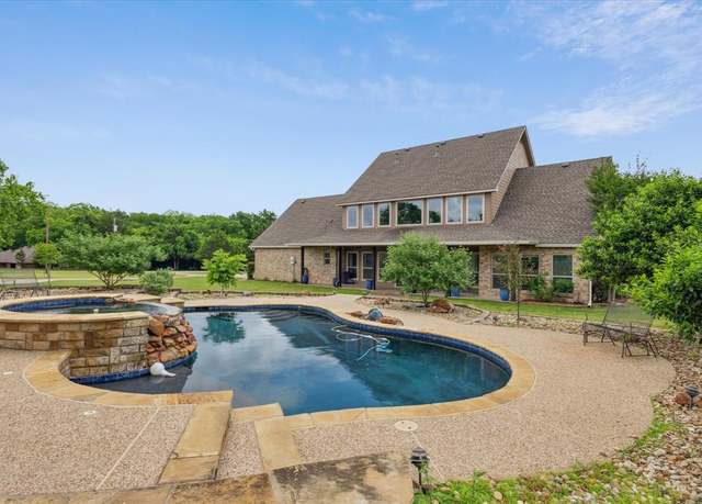 Property at 6251 Hayes Rd, Midlothian, TX 76065, 3 beds, 3.5 baths