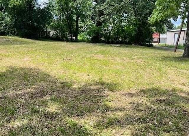 Property at 1300 W Kaufman St, Paris, TX 75460