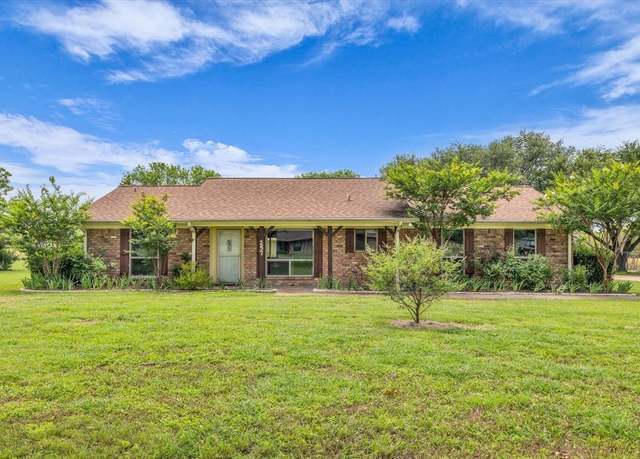 Property at 257 Earle Rd, Hewitt, TX 76643, 3 beds, 2 baths