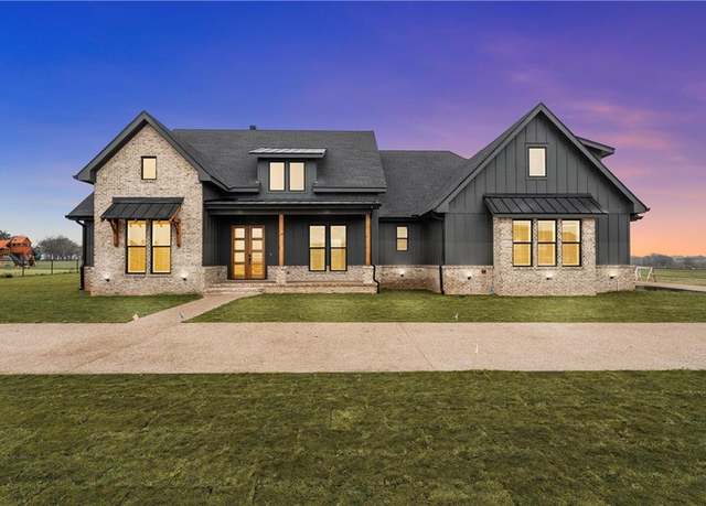 Property at 176 Southern Heights Dr, Lorena, TX 76655, 4 beds, 4.5 baths