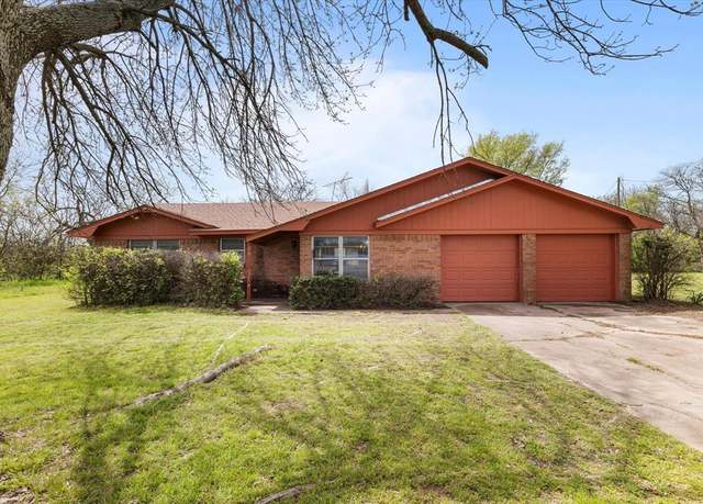 Property at 3325 N Grand Ave, Gainesville, TX 76240, 3 beds, 2 baths