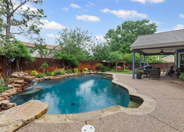 Property at 825 Heather Wood Dr, Grapevine, TX 76051, 3 beds, 2 baths