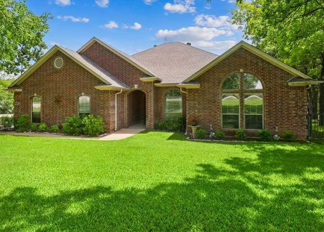 Property at 117 Southwinds Dr, Weatherford, TX 76087, 4 beds, 3 baths