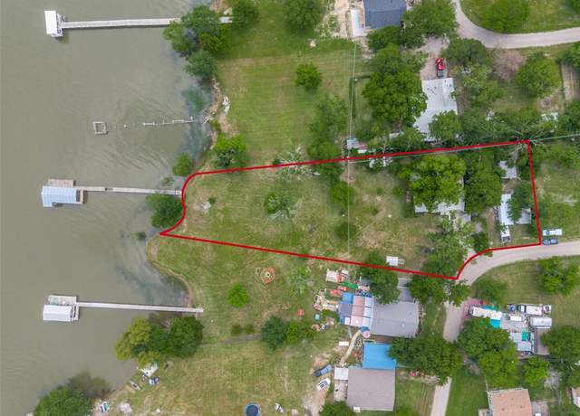 Property at 512 Gary St, Quinlan, TX 75474, 4 beds, 2 baths