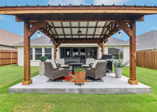 Property at 920 Rodgers Ave, Godley, TX 76044, 3 beds, 2 baths