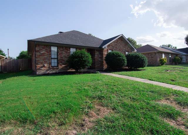 Property at 112 Fairmount Dr, Wylie, TX 75098, 3 beds, 2 baths
