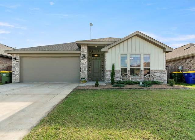 Property at 206 Hubbard St, Hillsboro, TX 76645, 3 beds, 2 baths
