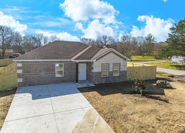 Property at 801 E Tyler St, Ennis, TX 75119, 3 beds, 2 baths