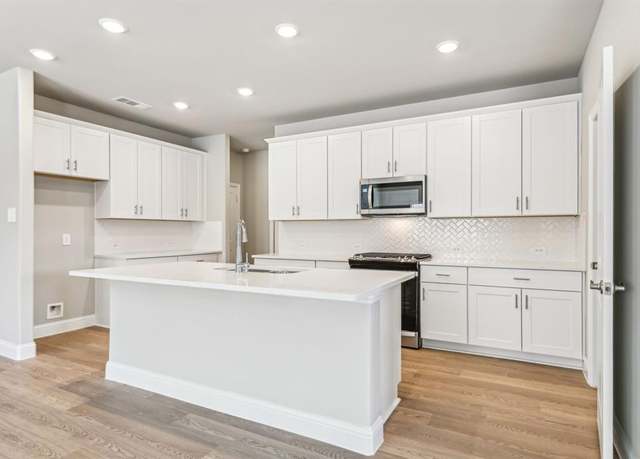 Property at 6669 Stone Elm Ln, Fort Worth, TX 76036, 5 beds, 3.5 baths