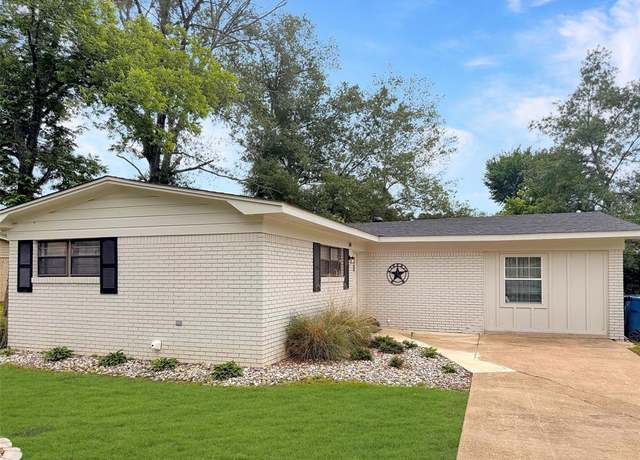 Property at 508 E Clinton Ave, Athens, TX 75751, 3 beds, 2 baths