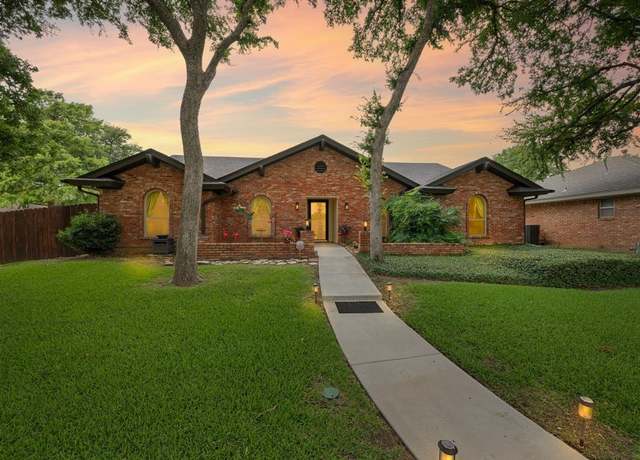 Property at 2308 Brookside Dr, Arlington, TX 76012, 4 beds, 2.5 baths