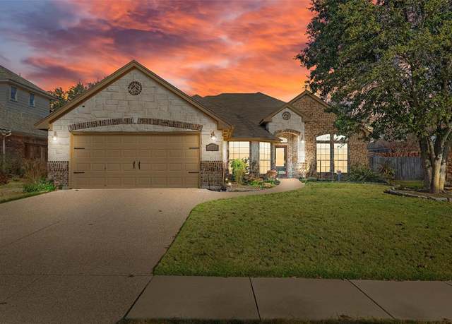 Property at 10712 Greenview Ct, Benbrook, TX 76126, 3 beds, 2 baths
