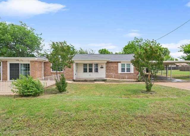 Property at 310 Garfield St, Mcgregor, TX 76657, 4 beds, 3 baths