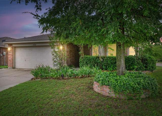 Property at 2900 Bluffs Ct, Mckinney, TX 75071, 3 beds, 2 baths