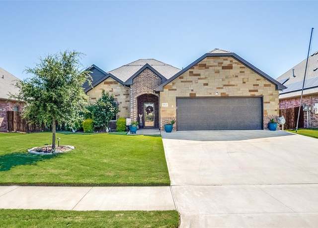 Property at 904 Chestnut Grove Dr, Cleburne, TX 76033, 3 beds, 2 baths