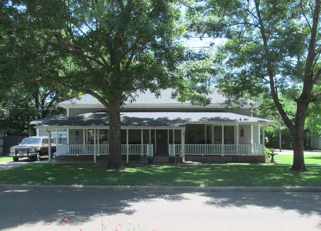 Property at 211 W Myrtle St, Winnsboro, TX 75494, 3 beds, 2 baths