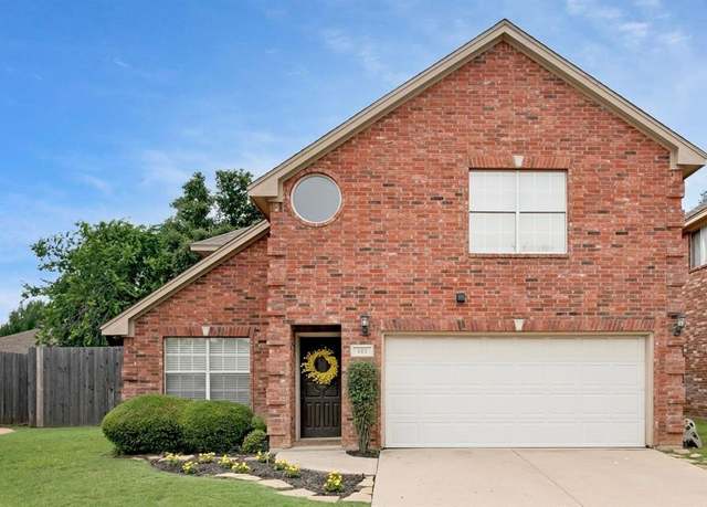 Property at 400 Harwood Cir, Euless, TX 76039, 4 beds, 2.5 baths