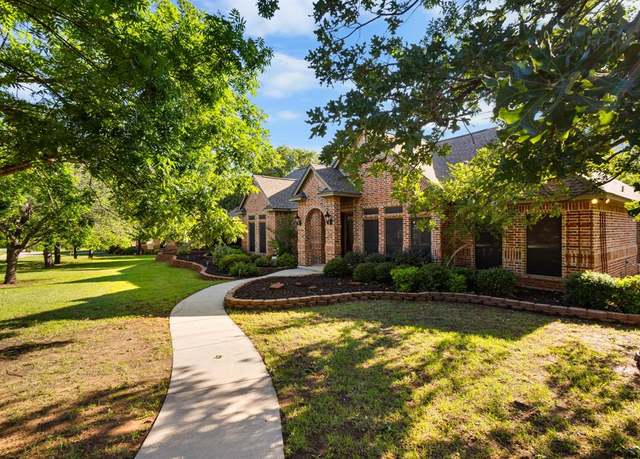 Property at 19 Shady Creek Ln, Bridgeport, TX 76426, 4 beds, 3 baths
