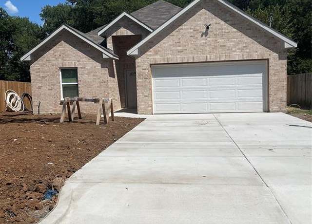 Property at 2006 Throckmorton St, Gainesville, TX 76240, 3 beds, 2 baths