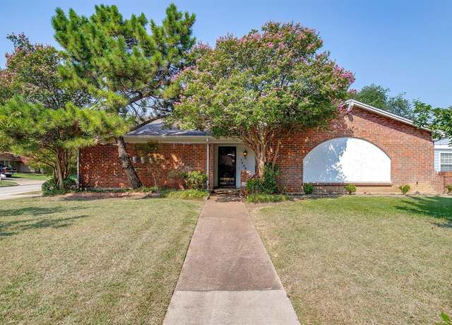 Property at 3406 Quail Crest Ct, Arlington, TX 76014, 3 beds, 2 baths