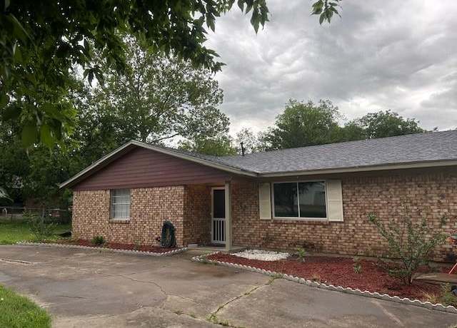 Property at 209 School St, Blue Ridge, TX 75424, 2 beds, 1 bath