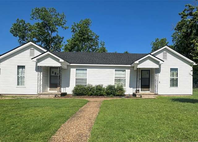 Property at 604 S Chestnut St, Winnsboro, TX 75494, 4 beds, 2 baths