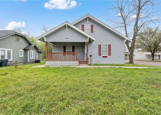 Property at 2324 Bosque Blvd, Waco, TX 76707, 4 beds, 2 baths