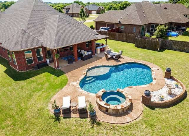 Property at 958 Prairie Timber Rd, Burleson, TX 76028, 4 beds, 2.5 baths