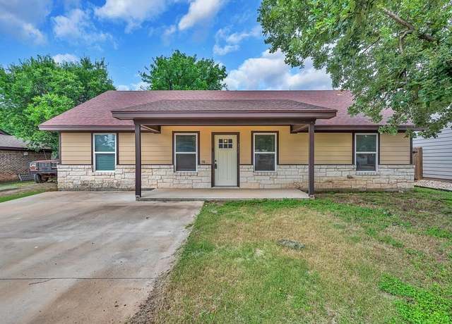 Property at 210 N Harrison St, Mcgregor, TX 76657, 3 beds, 2 baths