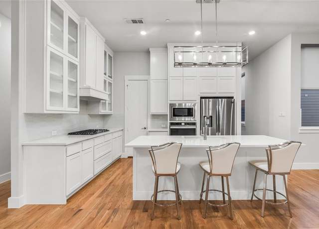 Property at 625 N Tyler St #402, Dallas, TX 75208, 2 beds, 2.5 baths