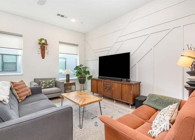 Property at 427 W 10th St #803, Dallas, TX 75208, 2 beds, 2.5 baths