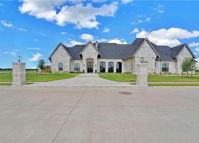 Property at 117 Iris St, Lorena, TX 76655, 4 beds, 4.5 baths