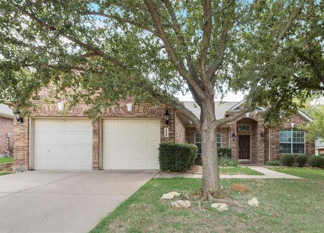 Property at 2804 Hollow Ridge Dr, Denton, TX 76210, 3 beds, 2 baths