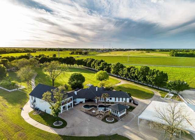 Property at 320 Dale Evans Dr, Italy, TX 76651, 8 beds, 6 baths