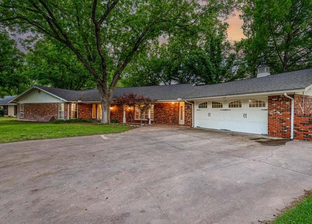 Property at 974 N Charlotte Ave, Stephenville, TX 76401, 3 beds, 2.5 baths