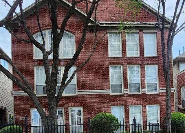 Property at 1005 W Bluff St, Fort Worth, TX 76102, 3 beds, 2.5 baths