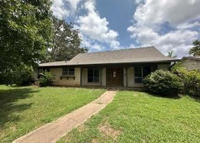 Property at 800 Glen Key St, Denison, TX 75020, 3 beds, 2 baths