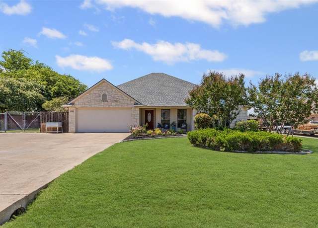 Property at 1912 Lazy Ct, Granbury, TX 76048, 3 beds, 2 baths