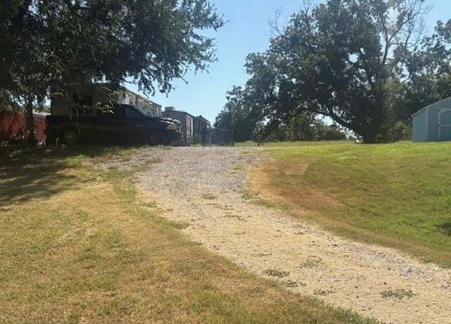 Property at 910 Riverview Rd, Millsap, TX 76066
