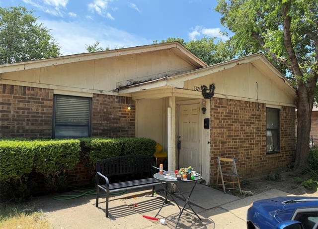 Property at 1324 NE 37th St, Fort Worth, TX 76106, 3 beds, 2 baths